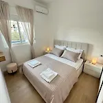 Lux 5 Min Walk To شقة