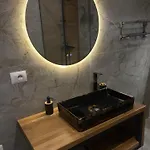 Lux 5 Min Walk To