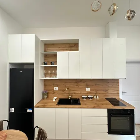 Апартаменты Lux 5 Min Walk To