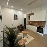 Lux 5 Min Walk To 아파트 Durrës
