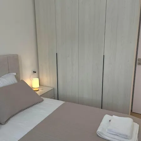 Lux 5 Min Walk To Apartment Durres