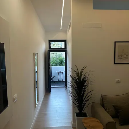 Daire Lux 5 Min Walk To *