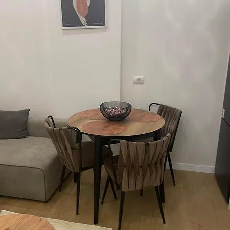 Lux 5 Min Walk To