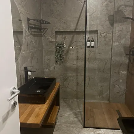 Lux 5 Min Walk To Durres