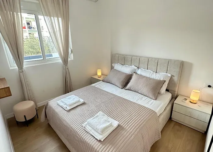 Lux 5 Min Walk To Appartamento