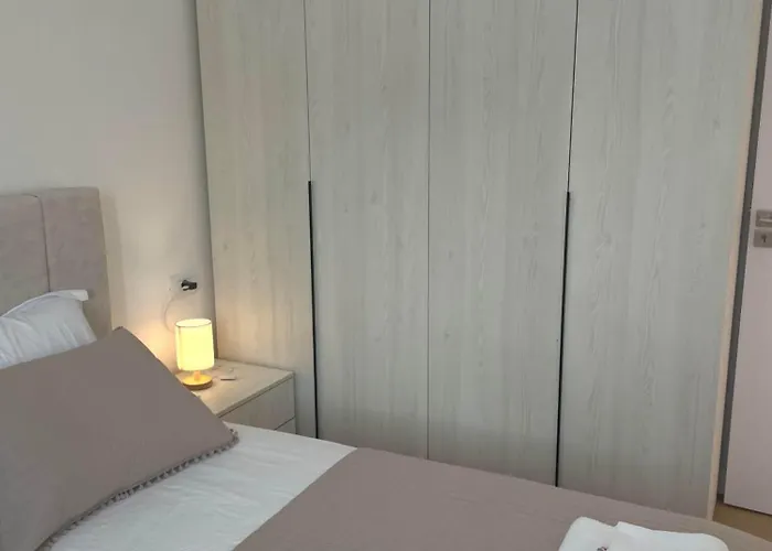 Lux 5 Min Walk To 公寓 Durrës