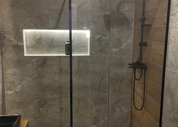 Lux 5 Min Walk To 公寓 *