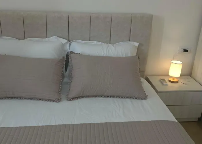 Lux 5 Min Walk To * Durrës